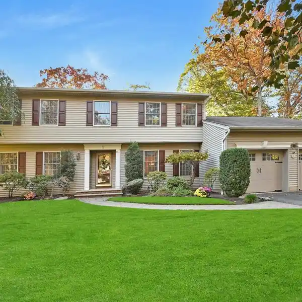 ELEGANT HOME OF SPACE AND COMFORT