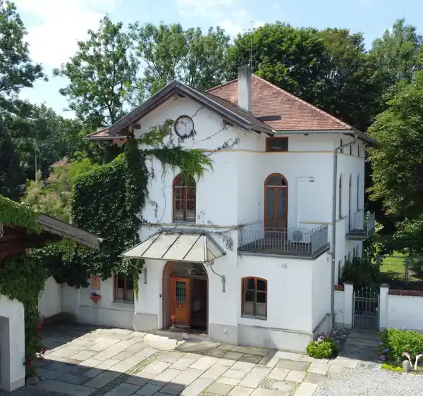 A MAGNIFICENT RARITY AND UNIQUE BEAUTY - TUSCAN-STYLE VILLA WITH PARK-LIKE GARDENS