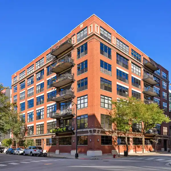 BREATHTAKING WEST LOOP PENTHOUSE