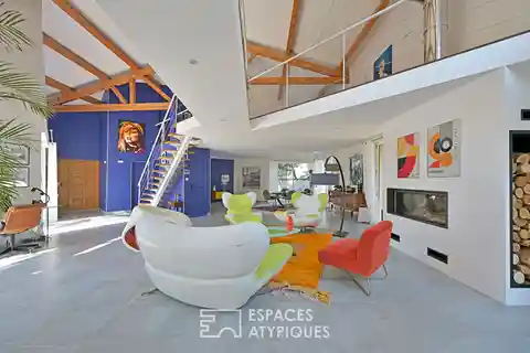 Architect-Designed Villa in a Preserved Green Setting