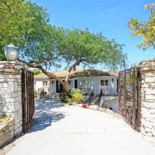 BEAUTIFUL RESIDENCE IN PRESTIGIOUS PALOS VERDES ESTATES