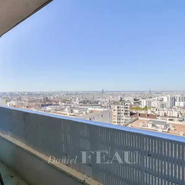 BRIGHT RENOVATED APARTMENT