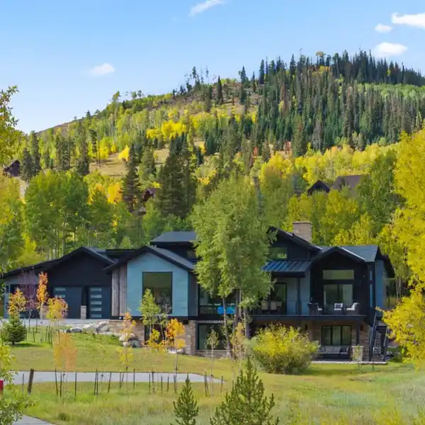 THE NEW STANDARD FOR MOUNTAIN LIVING