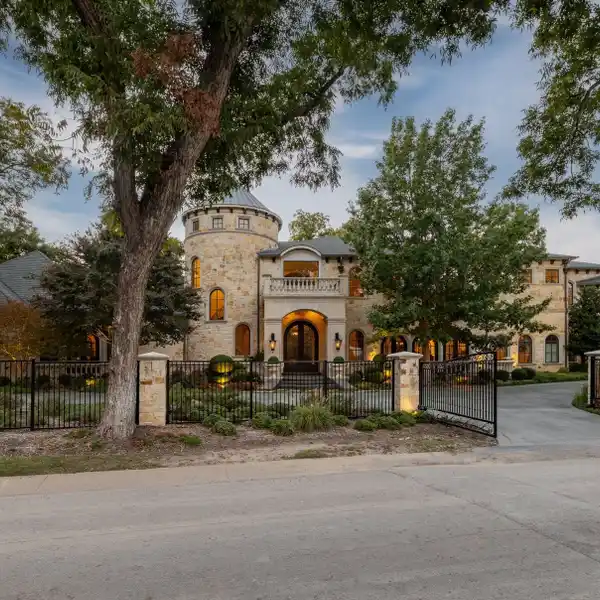 MAJESTIC LUXURY CUL-DE-SAC HOME