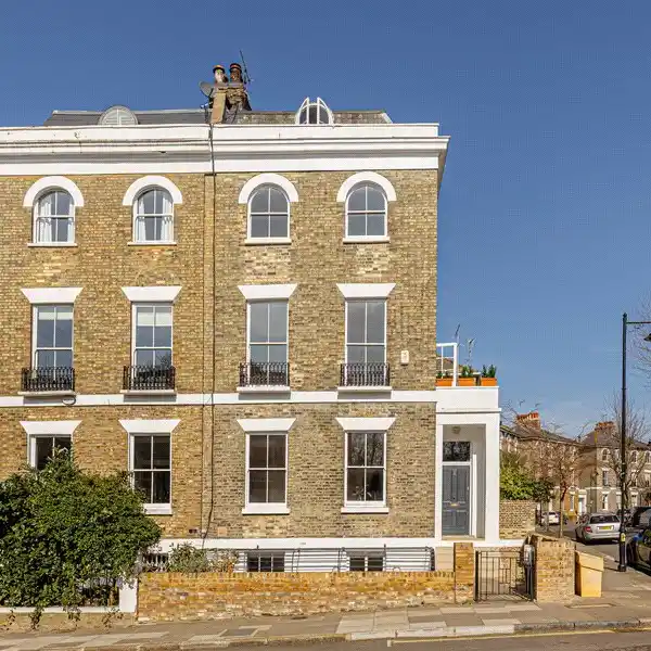 GEORGIAN MAISONETTE WITH ROOF TERRACE