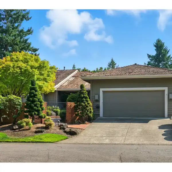 MOVE-IN READY SINGLE-LEVEL GEM
