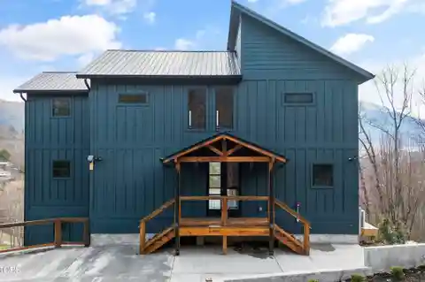 Stunning Mountain Modern Cabin