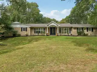 Stunning Home in Exclusive Fort Salonga