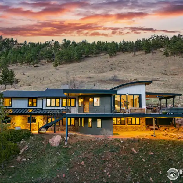 BREATHTAKING MOUNTAIN RETREAT
