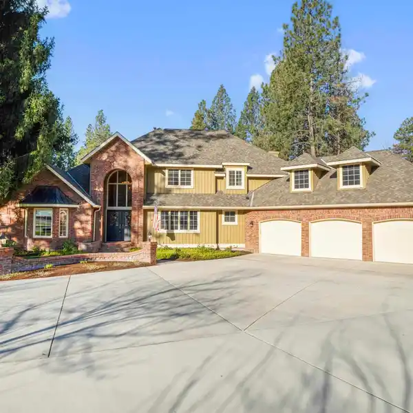 TIMELESS TRADITIONAL HOME ON ON PARK-LIKE PROPERTY