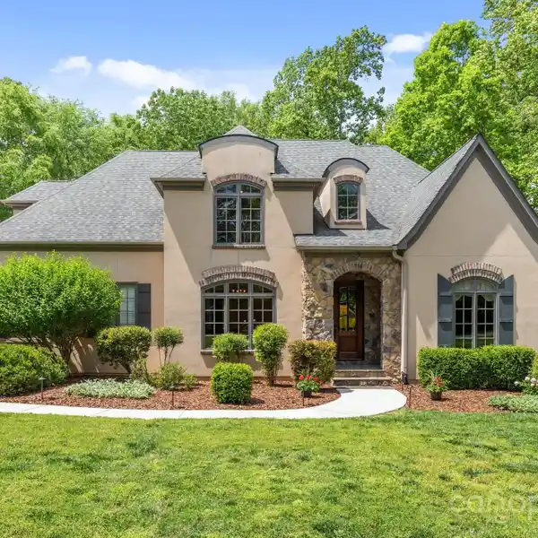 PERFECT BALANCE OF LUXURY AND CONVENIENCE