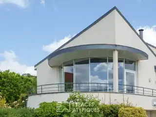 High Tech Property in Privileged Living Environment