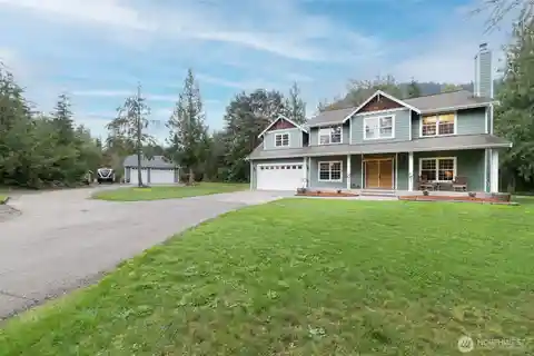 Five Peaceful Acres in the Lake Walker Area