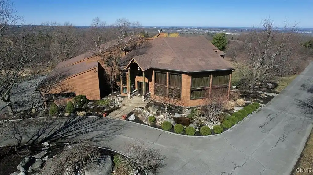 Impressive Custom Contemporary on over 17 Acres