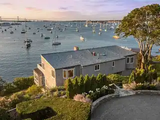 Remarkable Townhouse-Style Condo in the Beechbound Condo Association