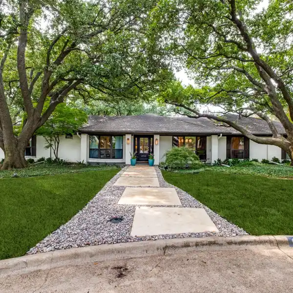 BRIGHT FOUR BEDROOM WITH GOURMET KITCHEN AND EXPANSIVE BACKYARD OASIS