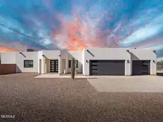 Breathtaking Contemporary Oasis