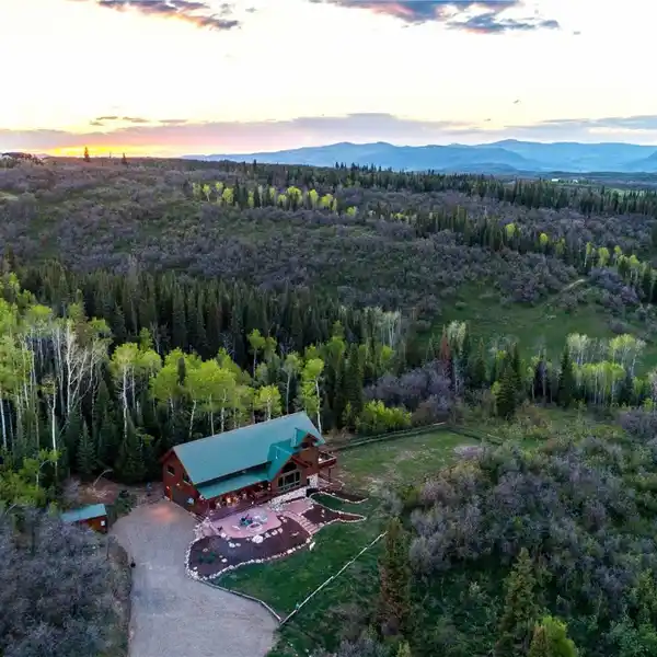 MOUNTAIN HOME WITH INCREDIBLE VIEWS
