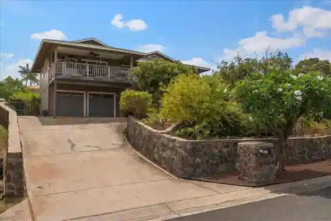 Split Level Home in Keonekai Heights