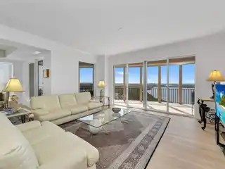 Bright and Sunny High-Floor Three Bedroom Residence