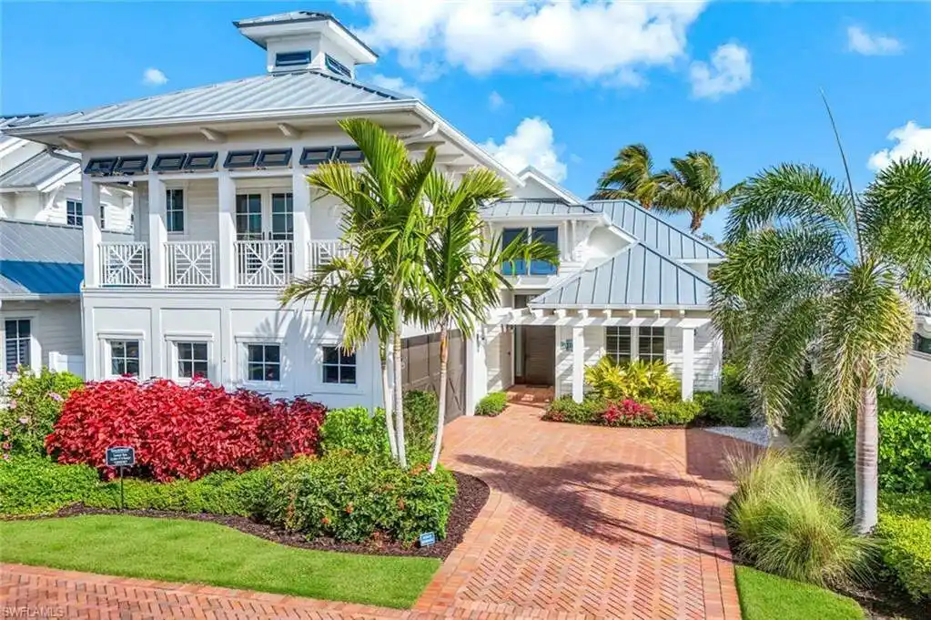 Sophisticated Mangrove Bay Retreat