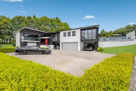 Spacious Modern Country Home