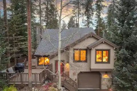 Breckenridge Lifestyle | Front & Back Perennial Gardens