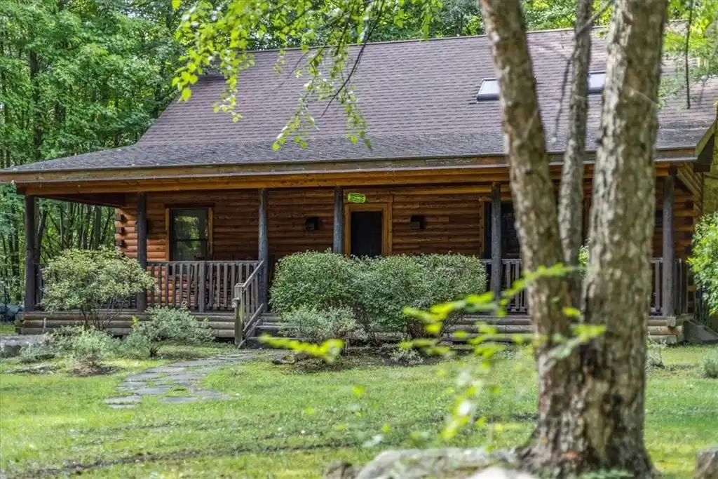 Log Home on 212 Peaceful Acres