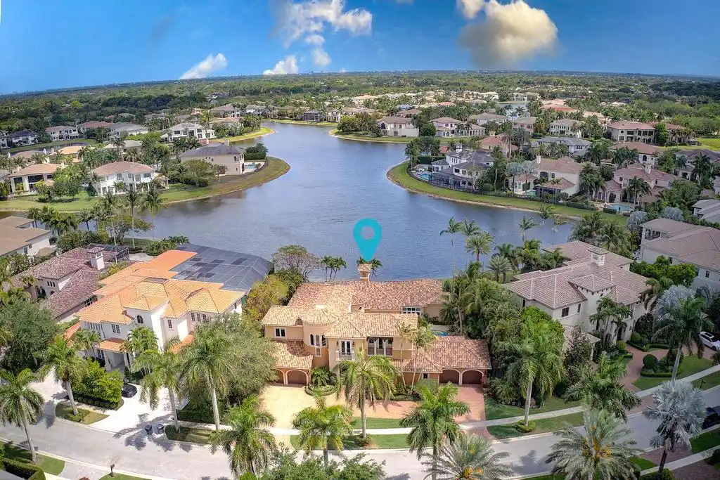 Exquisite Lakefront Courtyard Estate
