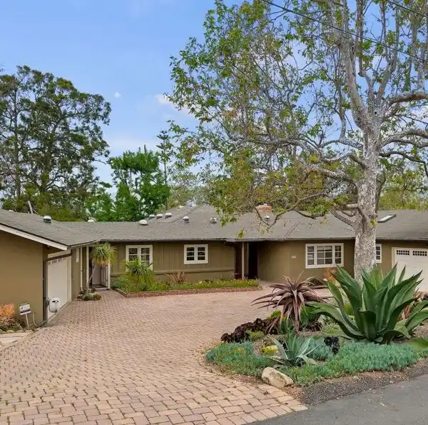SCENIC COASTAL LIVING IN CONCHA LOMA