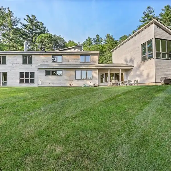 ARCHITECT-DESIGNED SANCTUARY ON NEARLY 8 ACRES