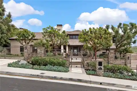 An Exceptional Lifestyle in Stoneridge Estates