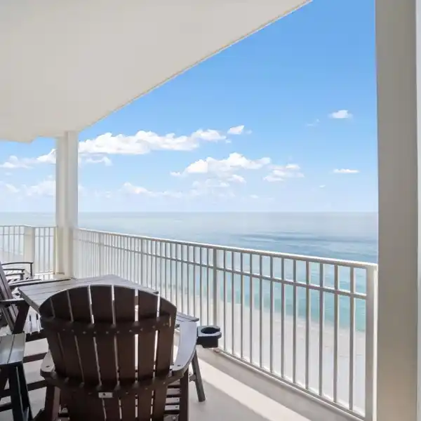 EXTRAORDINARY DIRECT GULF-FRONT RESIDENCE