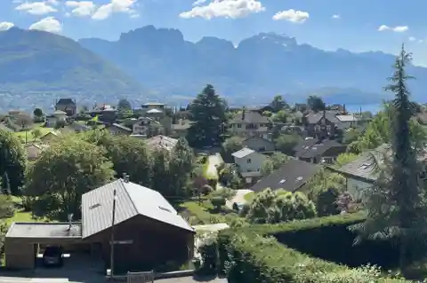 Elegant Villa Nestled in Natural Serenity