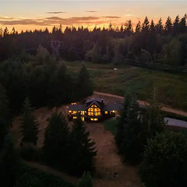 PRIVATE RETREAT ON 7.64 ACRES