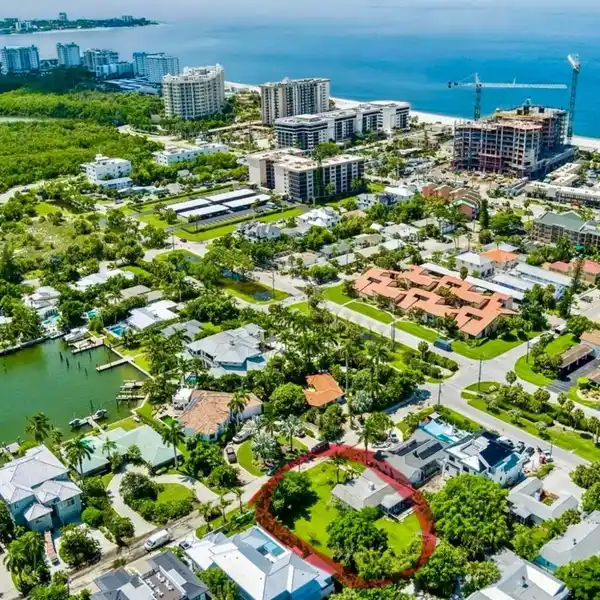 OVERSIZED LIDO KEY LOT