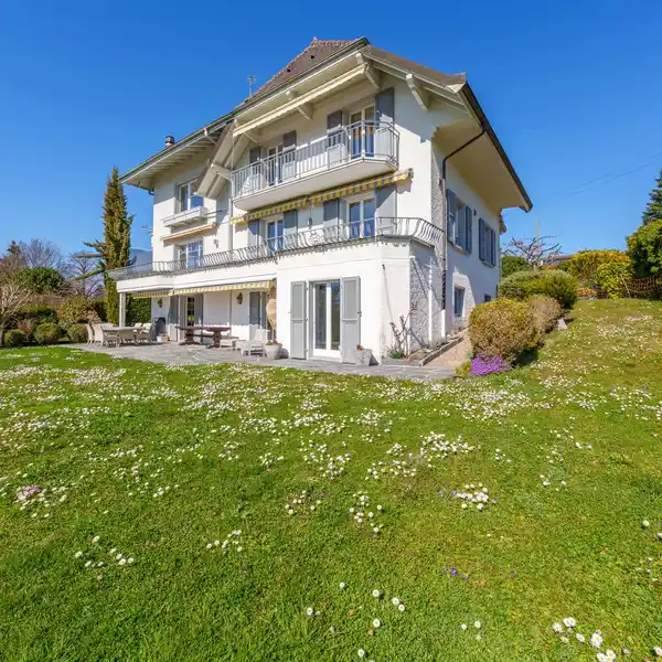 CAPTIVATING PROPERTY IN A PEACEFUL SETTING