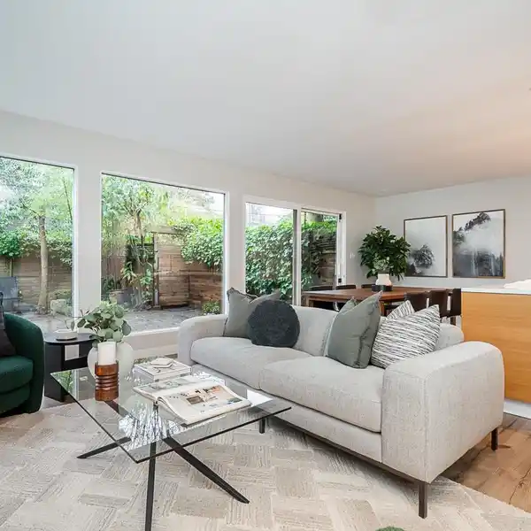 CONTEMPORARY TOWNHOME IN A BOUTIQUE COMMUNITY