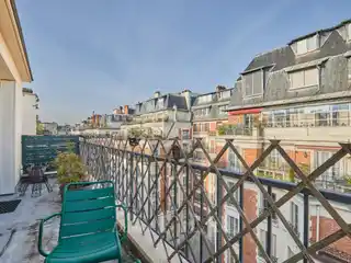 Perfectly Maintained Penthouse with Dual Exposure
