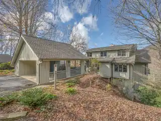 Beautifully Updated Cottage in the Champion Hills Golf Community