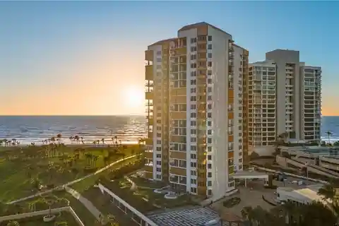 Rare Park Shore Tower Penthouse