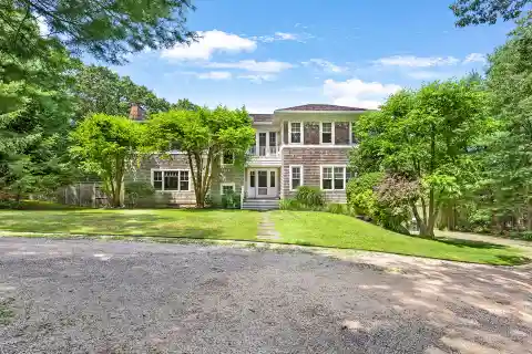 Attractive Four Bedroom Traditional Home for Rent