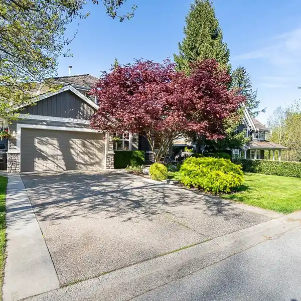 STUNNING AND TIMELESS HOME WITH BASEMENT