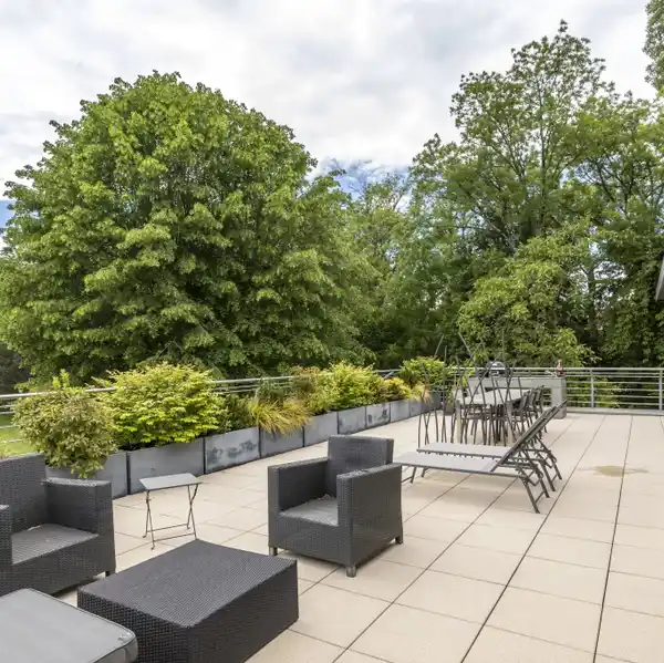STUNNING DUPLEX WITH CATHEDRAL CEILINGS