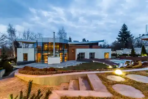 First-class Property with Exceptional Design