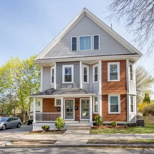 STUNNINGLY RENOVATED AND ARCHITECTURALLY DESIGNED UNIT