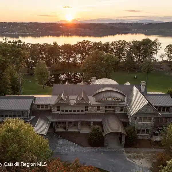 STONECREST ON THE HUDSON