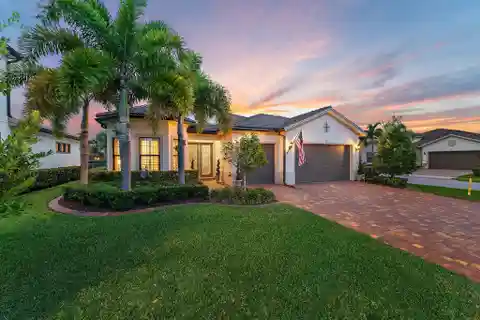 Popular Model in the Heart of a Desirable Community