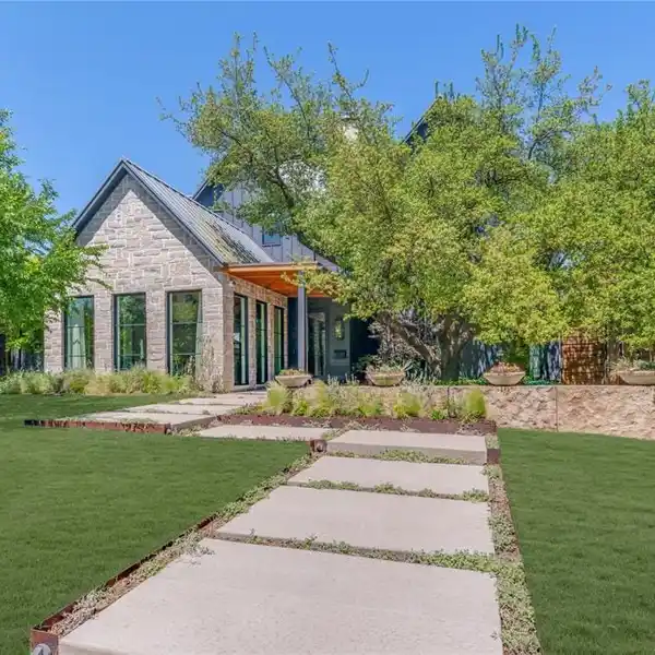 CUSTOM TRANSITIONAL MODERN HOME