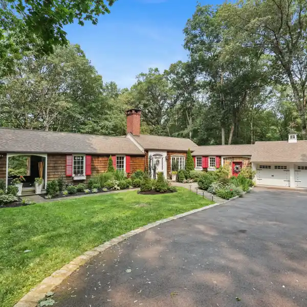 EXPANDED RANCH IN DESIRABLE DEEPWOOD NEIGHBORHOOD OF CHAPPAQUA